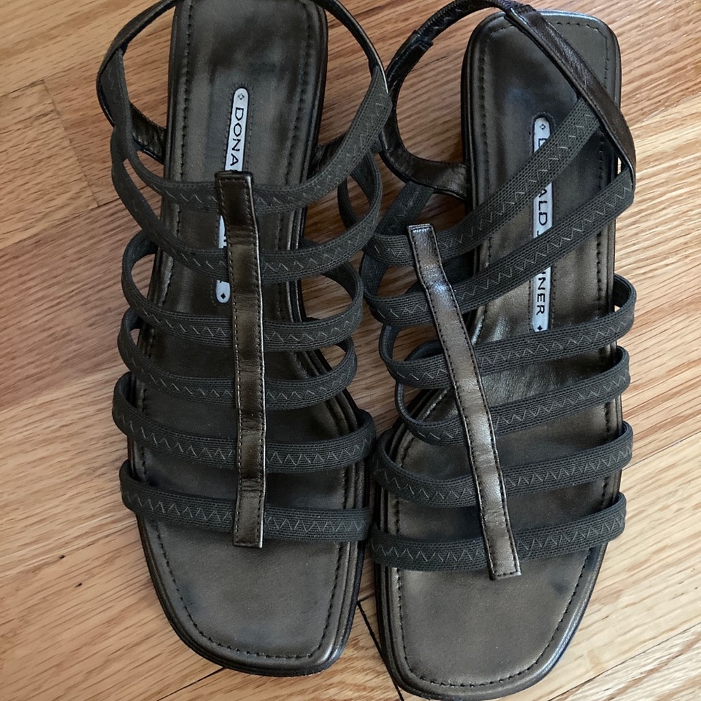 Great Condition DONALD J PLINER bronze sandals